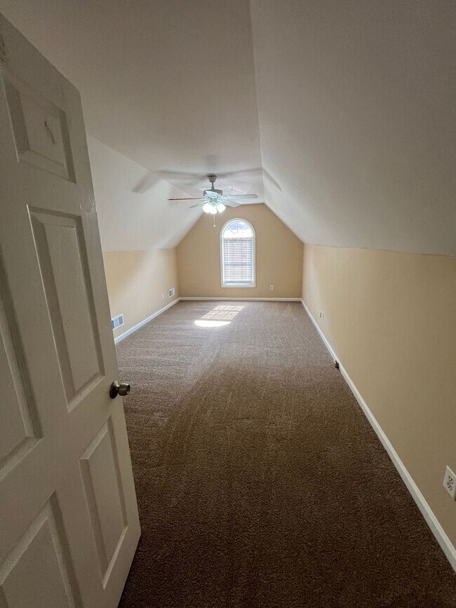 Building Photo - 824 Georgian Point Dr