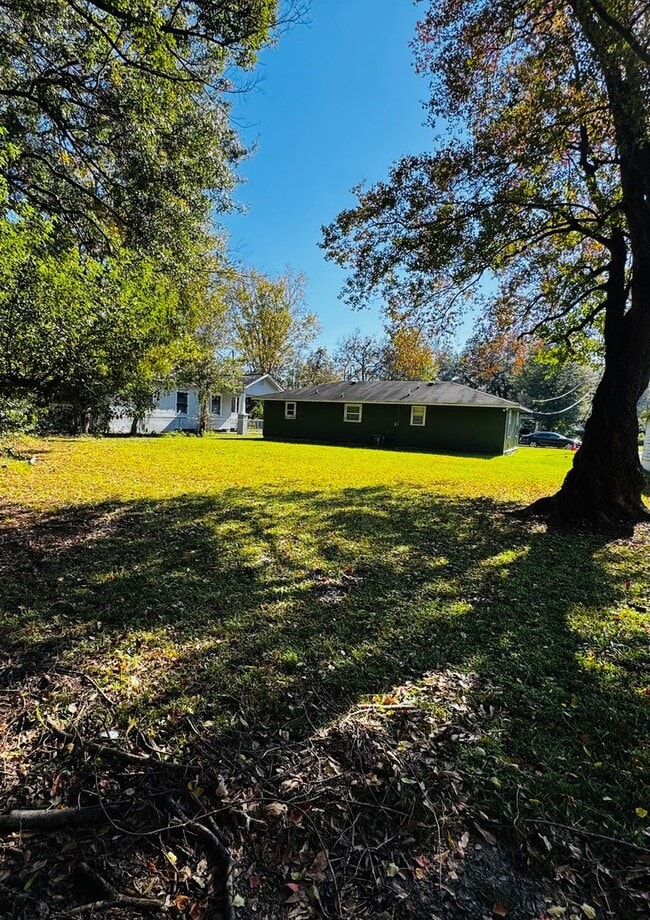 Building Photo - 3617 Clayton Dr