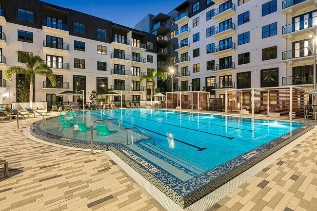 Building Photo - 425 Centerpointe Cir