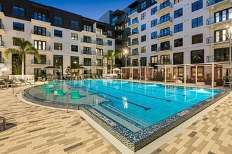 Building Photo - 425 Centerpointe Cir