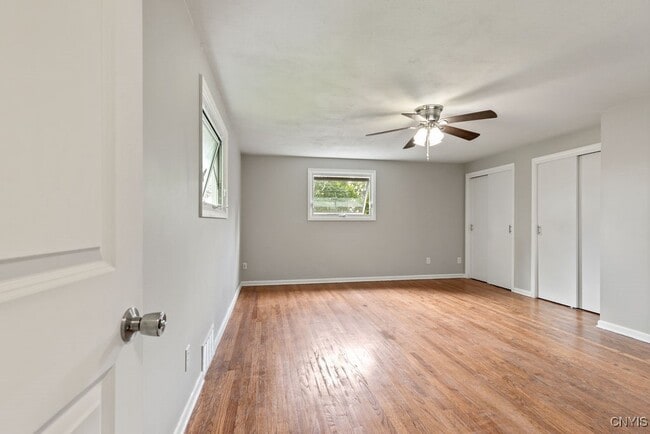 Building Photo - 117 Treeland Cir