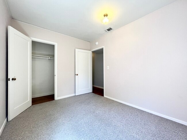 Building Photo - Charming 3 bedroom 2 bath home in Sacramento!