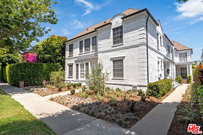 Building Photo - 308 S Reeves Dr