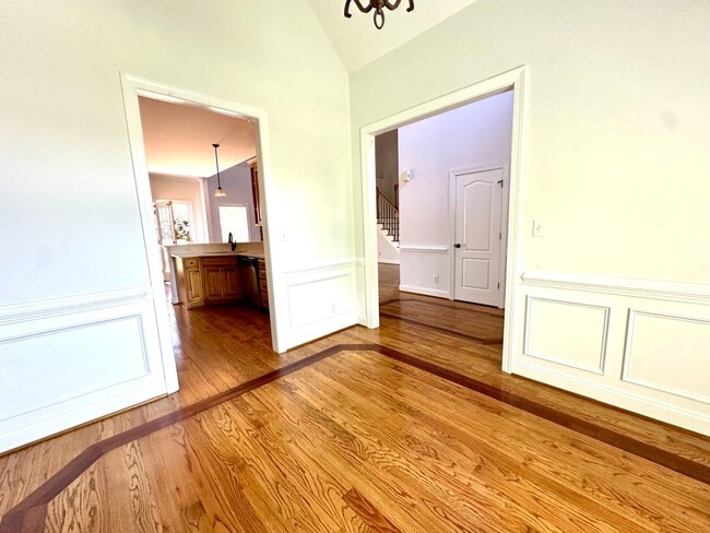 Building Photo - 4852 Knollview Dr