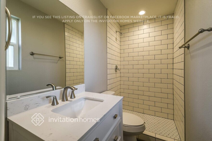 Building Photo - 3136 W Cactus Rd