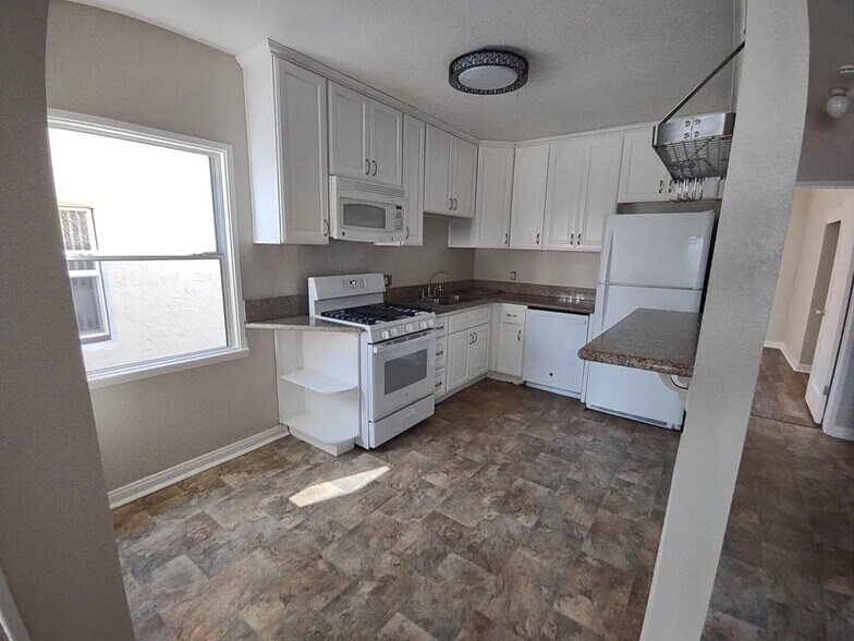 Building Photo - 153 Ximeno Ave