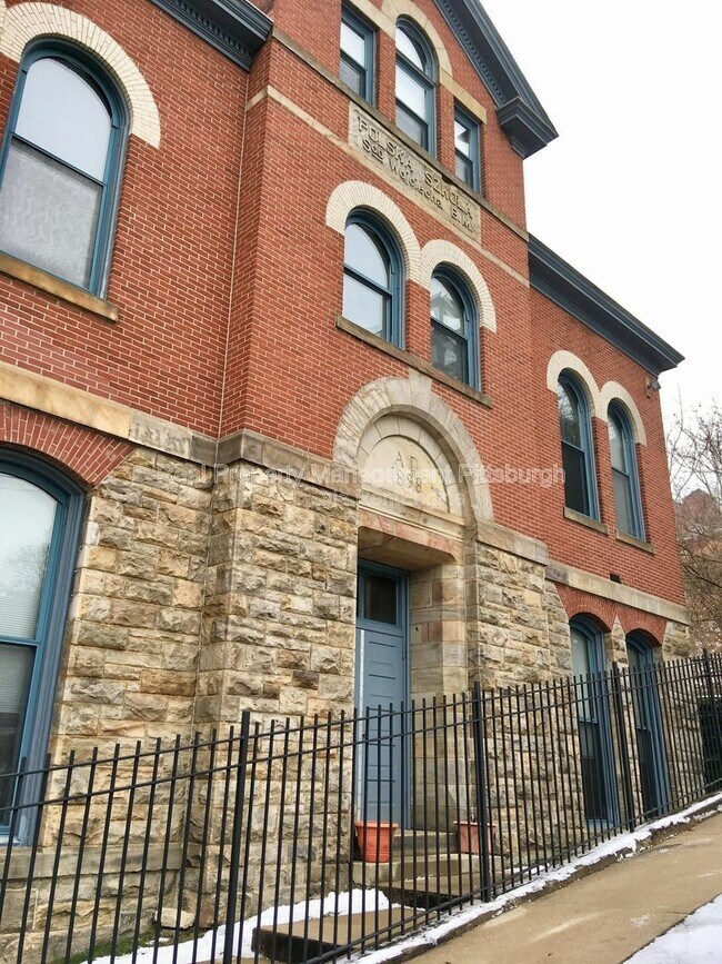 Building Photo - 171 S 15th St