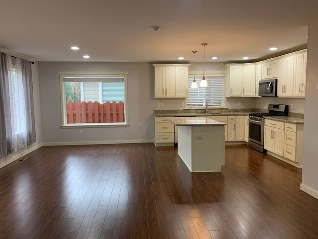 Building Photo - 5817 Pioneer Ridge Pl