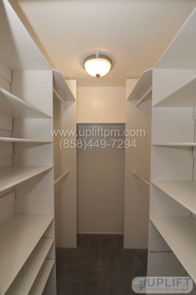 Building Photo - 2 bed 1.5 Bath Condo Available Soon