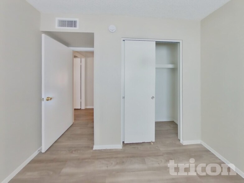 Building Photo - 8102 W Heatherbrae Dr