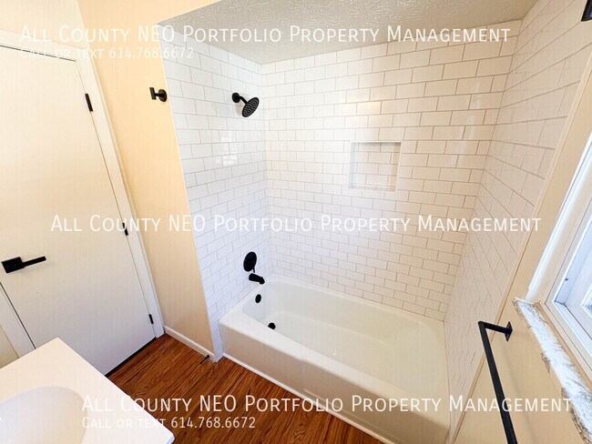 Building Photo - 233 Hamilton Ave