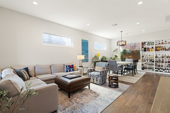 Building Photo - 807 Nicholson St