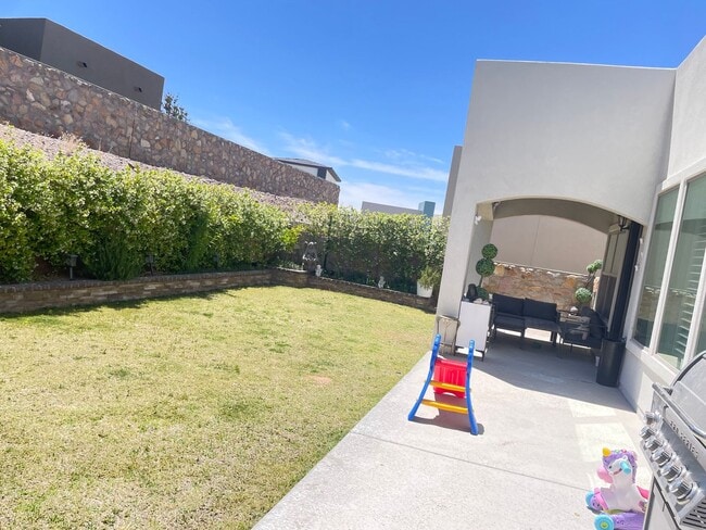 Building Photo - WESTSIDE HOME FOR RENT
