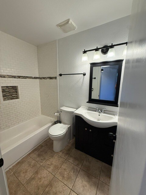 Building Photo - FOR RENT