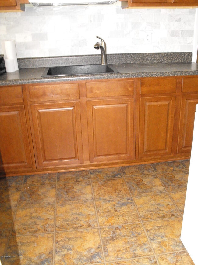 Building Photo - 5324 Fremont St