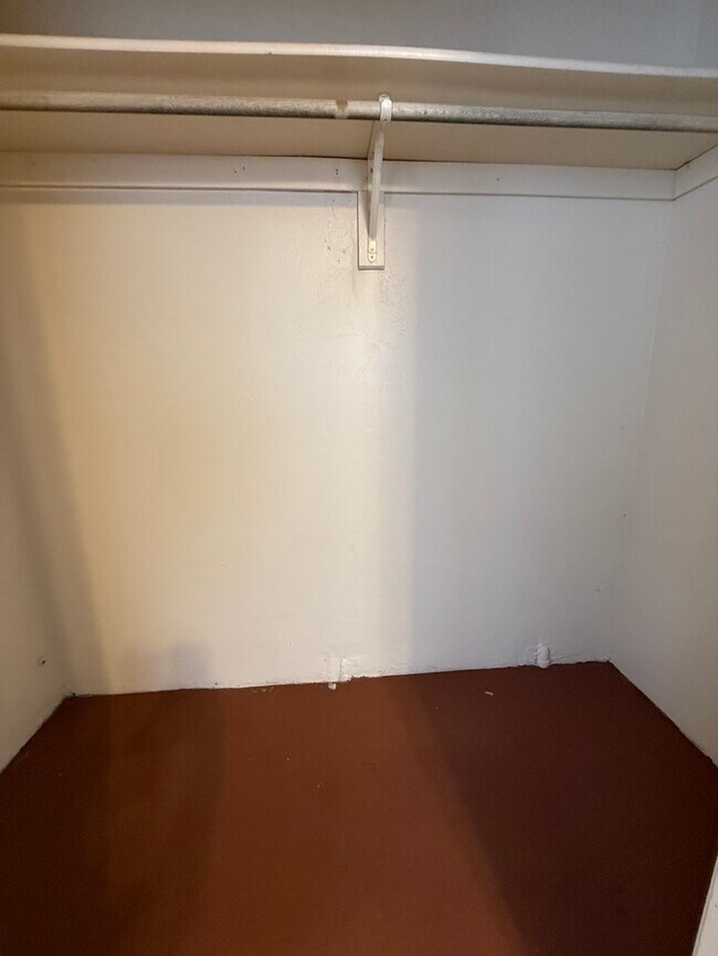 Building Photo - Town Home For Rent