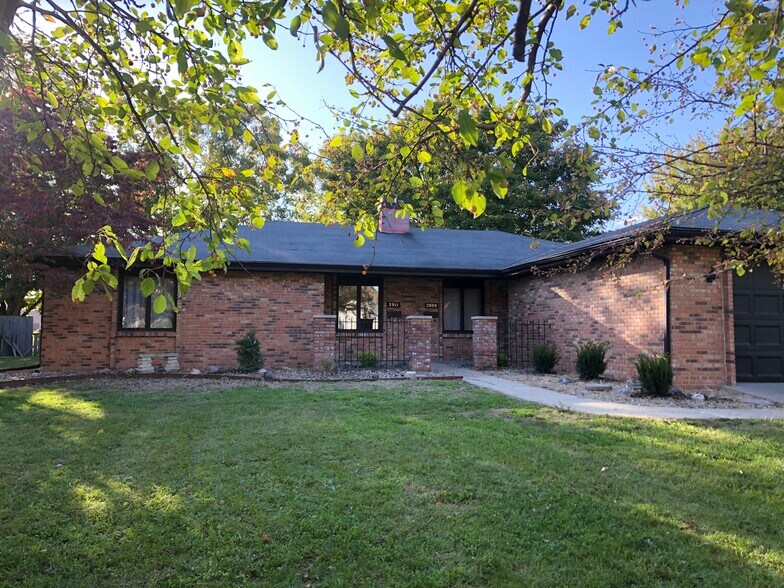 Building Photo - 2911 Interlacken Dr