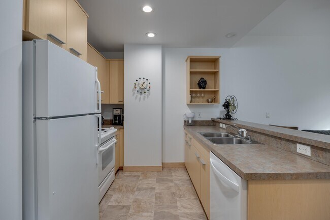 Building Photo - 309 W Washington Ave