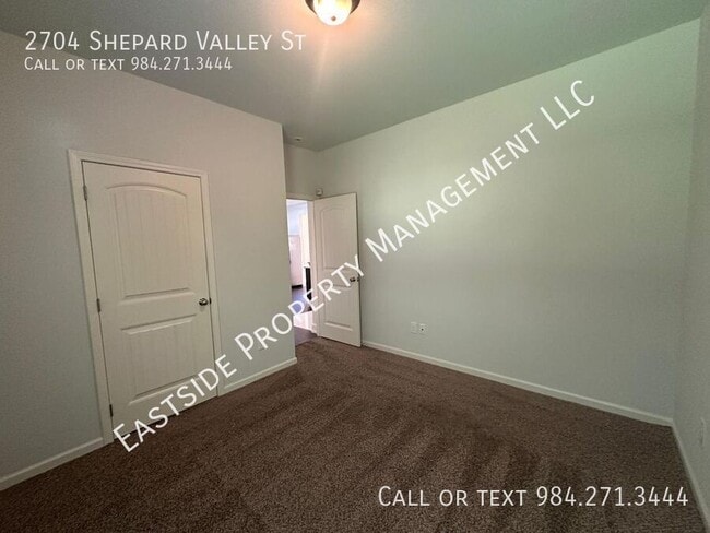 Building Photo - 2704 Shepherd Valley St