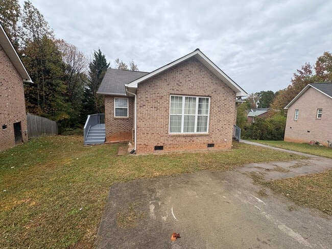 Building Photo - 3bed 2bath HOUSE $1,575.00/mo! ?