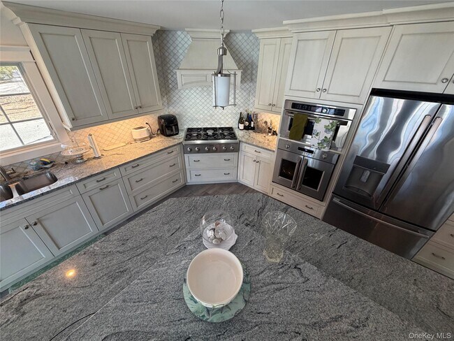 Building Photo - 27 Deer Path