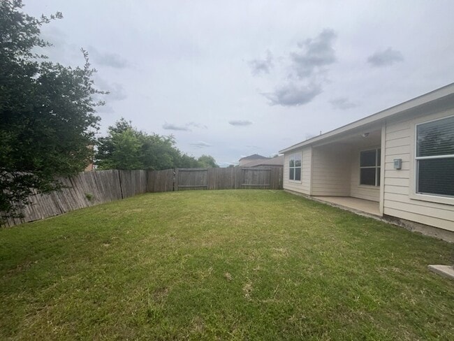 Building Photo - 10009 Iron Ridge Dr