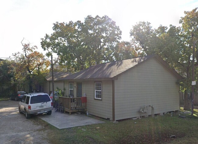Primary Photo - Shady Oaks