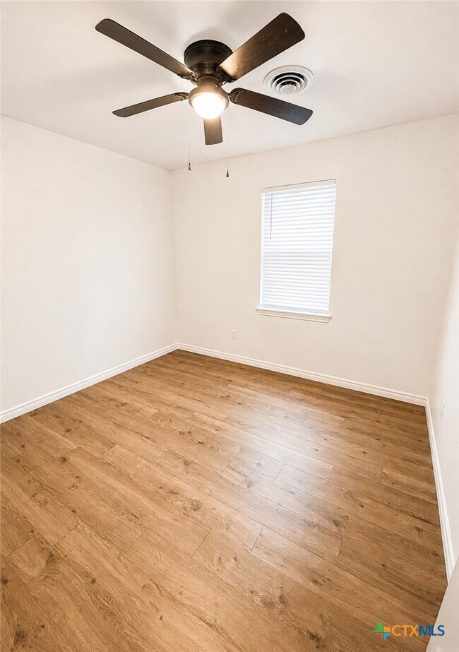 Building Photo - 807 Sandy Ct
