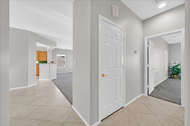 Building Photo - Golf Course Views in Sun City Anthem!  Age...
