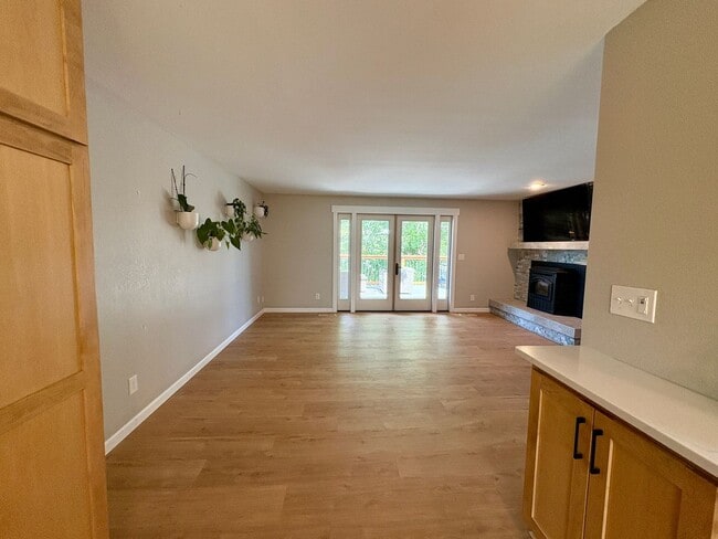 Building Photo - 1533 Ridgeview Ct