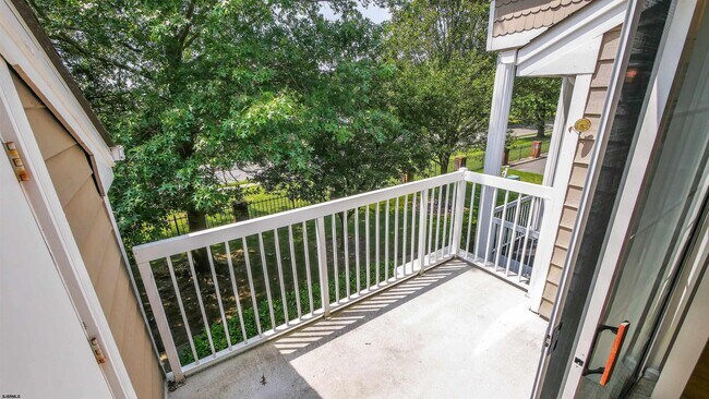 Building Photo - 550 Central Ave