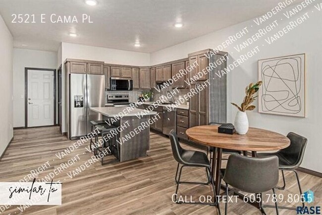 Building Photo - 2521 Cama Pl