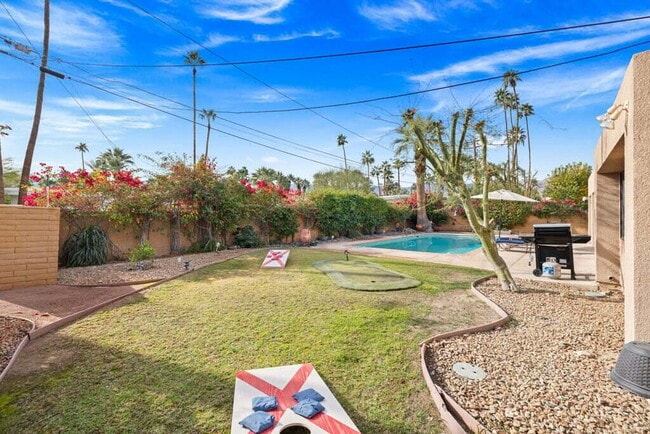 Building Photo - 74681 Peppertree Dr