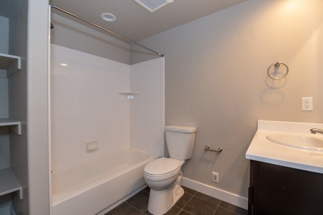 Building Photo - Beautiful Home in Midvale!