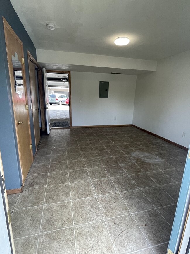 Building Photo - 6032 Park Ridge Rd