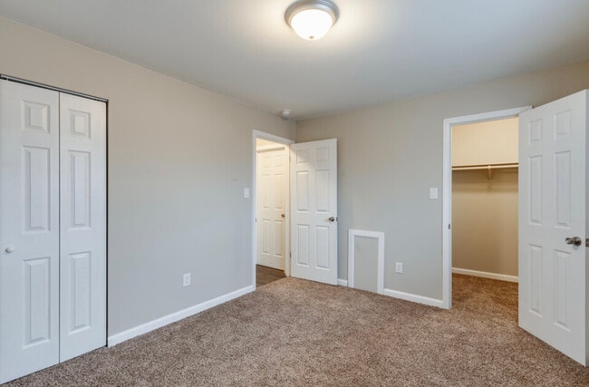 Building Photo - Melvindale Square