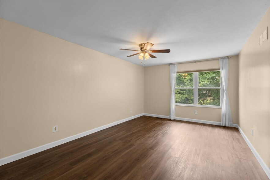 Building Photo - 701 Oak Run Ln