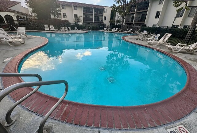 Building Photo - 1730 Halford Ave