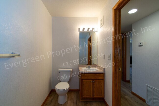 Building Photo - Amazing 2 Bedroom on City Park!