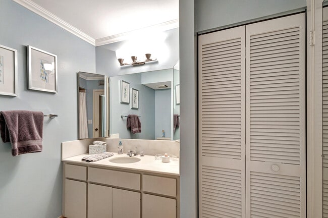 Building Photo - 618 Brackenwood Cove