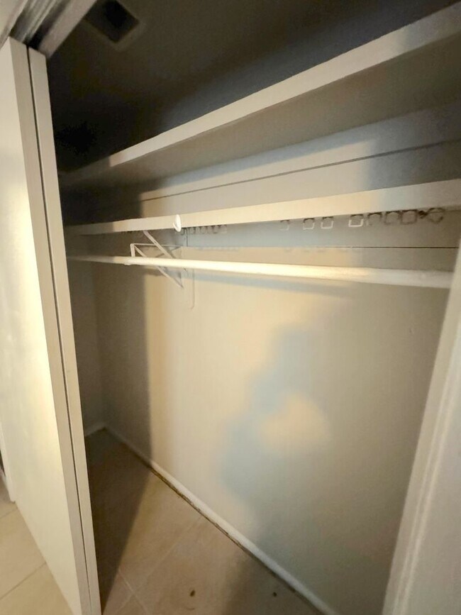 Building Photo - Spacious 2-Bed/2-Bath + Bonus Room Home for Rent in Bradenton, FL!