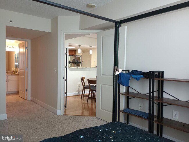 Building Photo - 11800 Sunset Hills Rd