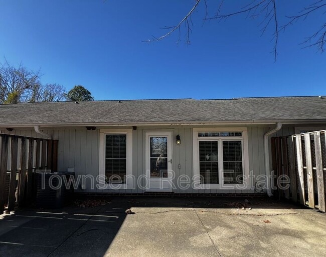 Building Photo - 2704 Helaman Ct