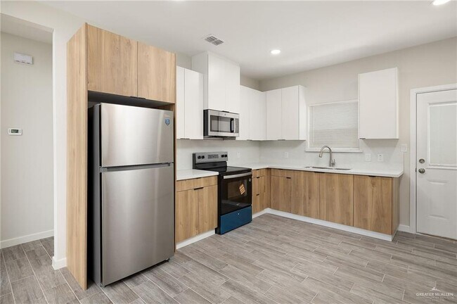 Building Photo - 15 Selena St