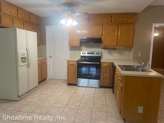 Building Photo - 3 br, 3 bath House - 177 Grant Dr.