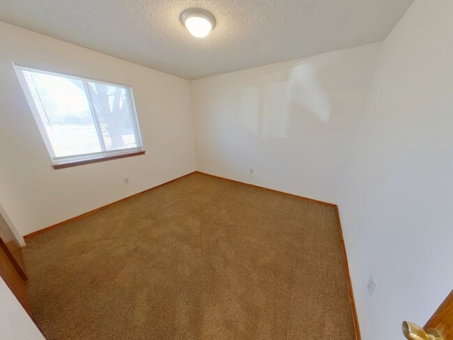 Building Photo - 3960 N Garland Cir