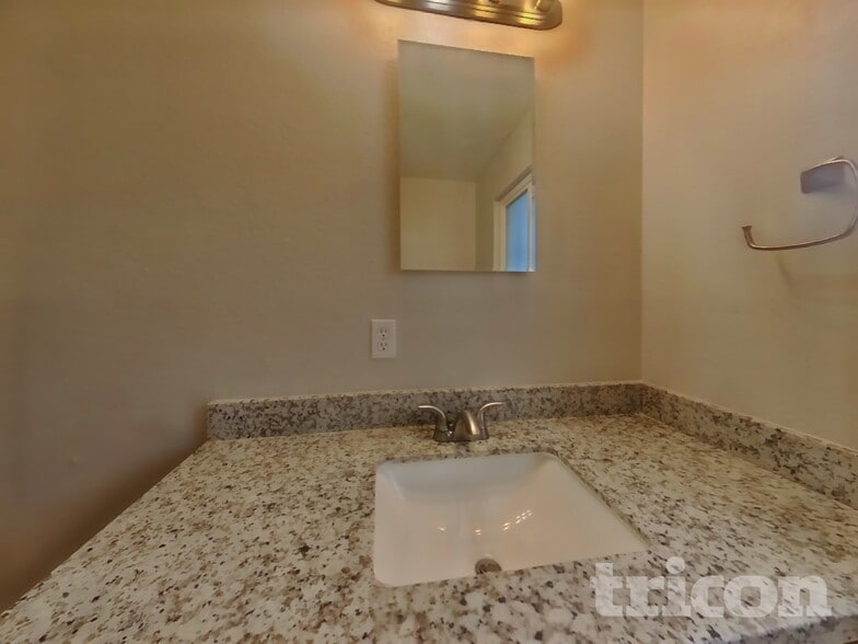 Building Photo - 126 Frost Dr