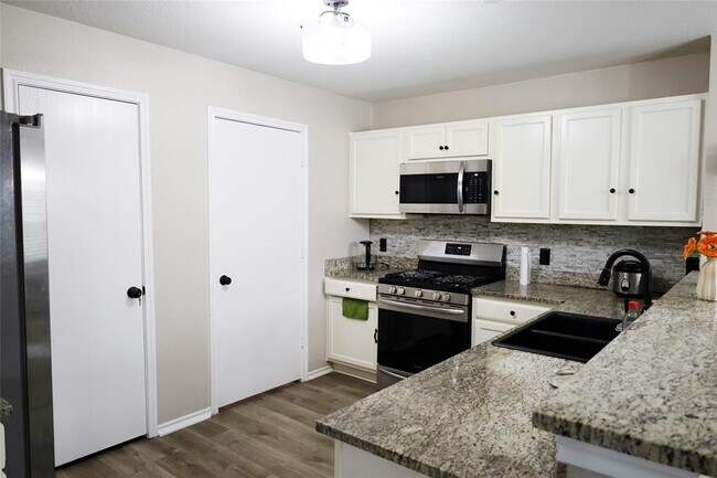 Building Photo - 6908 Campina Crossing