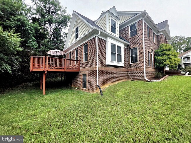 Building Photo - 6440 Columbia Pike