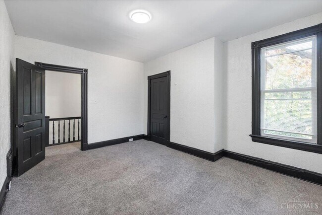 Building Photo - 5213 Kenwood Rd